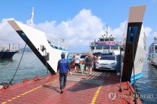 우도도항선 선적하는 전기렌터카