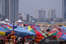 피서객들로 가득 찬 속초해변