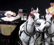 英왕실 떠나 목장으로…엘리자베스 여왕 15년 함께한 백마 은퇴