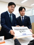 국민의힘 권성동 의원 징계안 제출하는 민주당