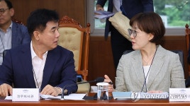 김현지 총무비서관과 김병욱 정무비서관