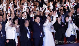 이재명 대통령 부부, 광복절 만세 삼창