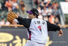 LG, 홈런 세 방으로 SSG 꺾고 선두 질주…임찬규 3년 연속 10승