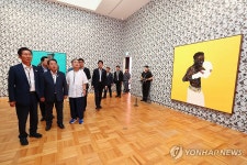 민주당 지도부, 우양미술관 방문