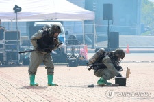 (주)풀무원푸드앤컬처 35사단신병교육대대 | 화학탄 의심 물질 분석하는 35사단