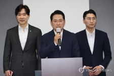 기자간담회 하는 장동혁 대표