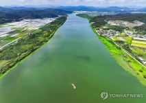 낙동강에 뜬 녹조제거선