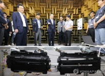 자동차 부품 생산 현장 둘러보는 이명구 관세청장