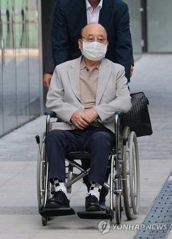 이봉관 서희건설 회장, 특검 출석