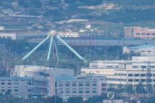 자력갱생 선전구호 걸린 개성공단
