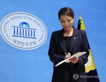 '당내 성비위 의혹' 조국혁신당 강미정 대변인 탈당