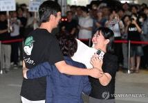 가족 만난 한국인 근로자