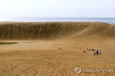 [해안사구의 재발견] ⑨ 개발 바람과 기름 유출 딛고 되살아난 태안 신두리 사구