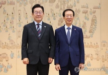 이재명 대통령, 국민통합위원장 위촉장 수여