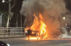 대치동 은마아파트 사거리서 차량 화재…인명피해 없어