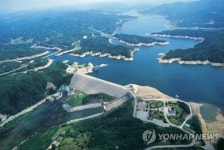 물에 뜬 발전소…임하댐 수상태양광 집적화단지 준공