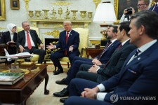 네타냐후에 제동 건 트럼프…서안합병 선긋고 가자 절충안 제시