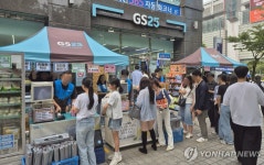 100만 인파 속 불꽃축제 특수…한강주변 편의점·호텔 함박웃음