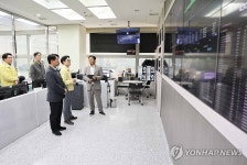 김정관 장관, 한국무역정보통신 전자무역 통합관제센터 방문