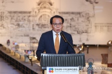 옛 서울역 준공 100주년 기념전시 찾은 장동광 원장