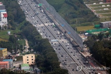 아직은 한산한 경부고속도로