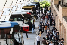 추석 연휴 하루 전, 고속터미널 상황은?