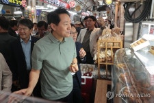 오세훈 서울시장, 추석 연휴 앞두고 남부골목시장 방문