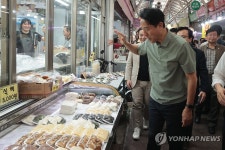 오세훈 서울시장, 추석 연휴 앞두고 남부골목시장 방문