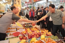 오세훈 서울시장, 추석 연휴 앞두고 남부골목시장 방문