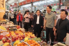 전통시장 찾은 오세훈 서울시장