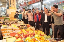 전통시장 찾은 오세훈 서울시장