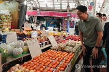 전통시장 찾은 오세훈 서울시장