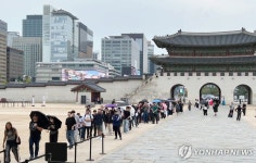 경복궁 입장을 기다리며