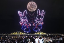 추석 특별 드론 쇼 보며 소원 빌어요.