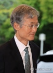 대법원 들어서는 조희대 대법원장
