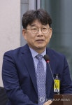 의원 질의에 답하는 이상화 동해종합건설 대표 부사장
