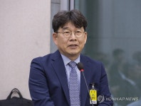 의원 질의에 답하는 이상화 동해종합건설 대표 부사장
