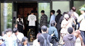 인앤아웃 팝업스토어에 몰린 인파