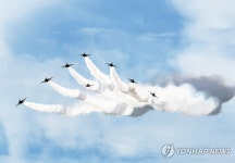 가을 하늘과 블랙이글스