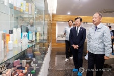 이형훈 2차관, 화장품 기업 현장방문