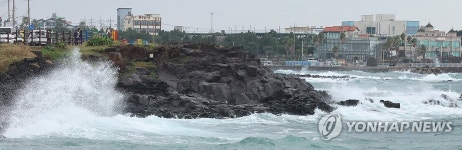 거센 파도 몰아치는 제주