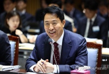 질의 답하는 오세훈 시장