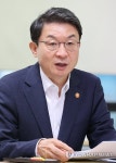 발언하는 이억원 금융위원장