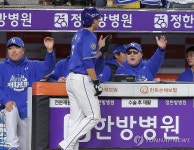 이재현 격려하는 박진만 감독