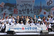 김민석 국무총리, 자전거 신(新)조선통신사 대원들과 기념 촬영