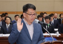 증인 선서하는 오동은 익산로컬푸드협동조합 이사장