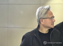 엔비디아 젠슨 황, 인천공항 입국…15년만에 방한