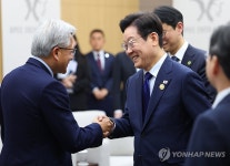 젠슨 황 대표 맞이하는 이재명 대통령