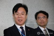 취재진 앞 김영훈 고용노동부 장관