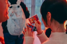 [디지털아트] ② 기념품 사듯 가볍게 구매…2년 A/S도 해드려요